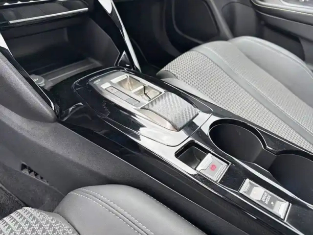 Peugeot 2008 electrique 136 ch — photo 21