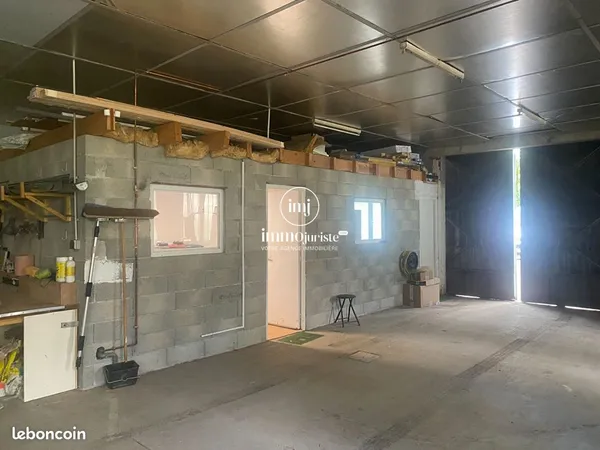 Local 150 m² Le Palais-sur-Vienne