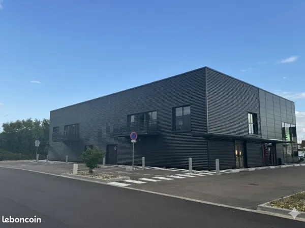 Local 1267 m² Saint-Denis