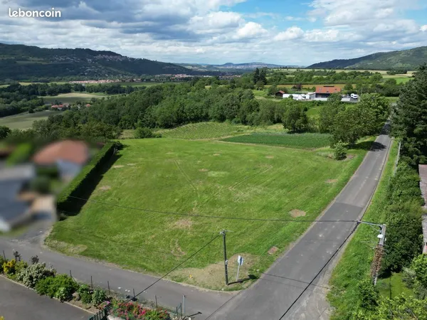 🌿 ENSEMBLE DE 1 323 m² CONSTRUCTIBLES - LACHAUX / VIC-LE-COMTE