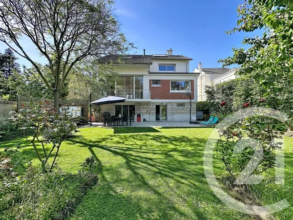 Maison 10 pièces 326 m²