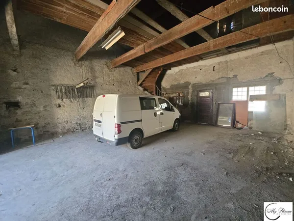 Parking/box 240 m² LEZIGNAN CORBIERES