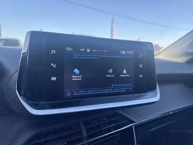 Peugeot 208 puretech 75 s&amp;s bvm5 — photo 43