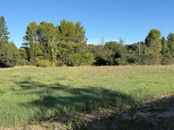 Terrain 650 m²