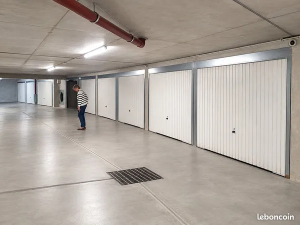 Loue garage/box sécurisé à Cannes