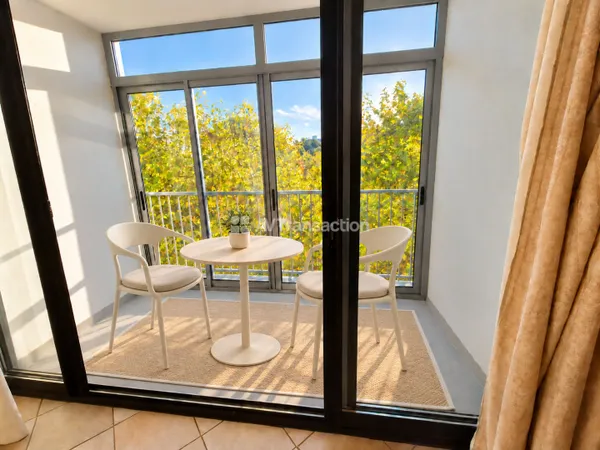 BEAU T4 72 m2 - 2 BALCONS -CAVE + GARAGE / PROCHE TRAM T9 -DPE C