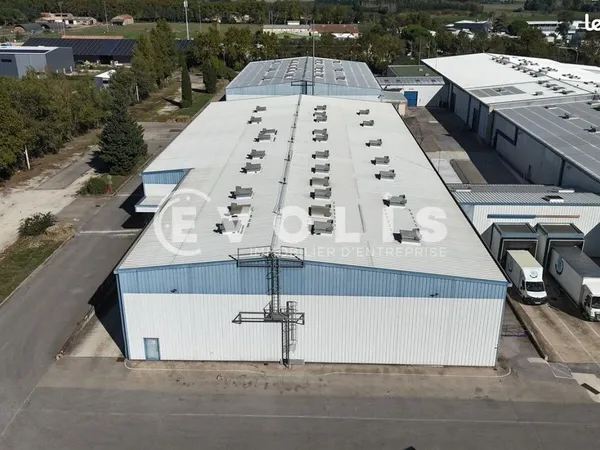 Local industriel 2 357 m²