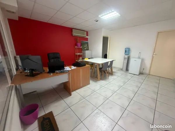 Local professionnel 46,82 m² Saint-Louis centre