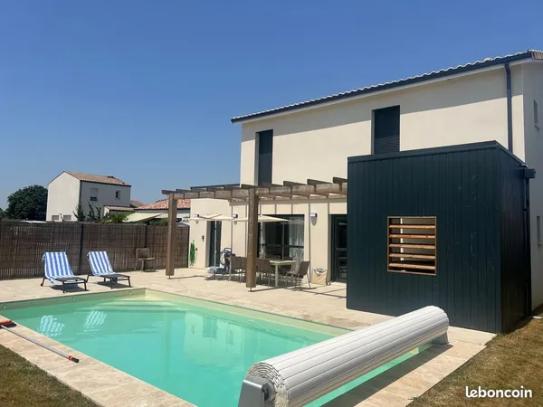 Villa 4 chambres avec salle d'eau, piscine, jacuzzi
