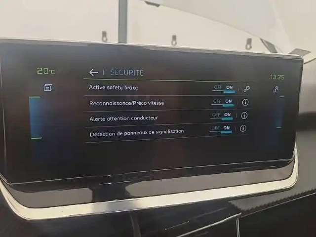 Peugeot 2008 electrique 136 ch — photo 20