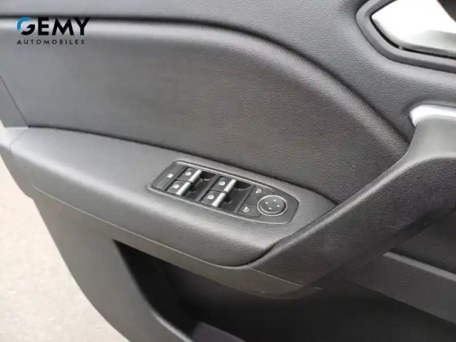 Renault Captur mild hybrid 160 edc — photo 30