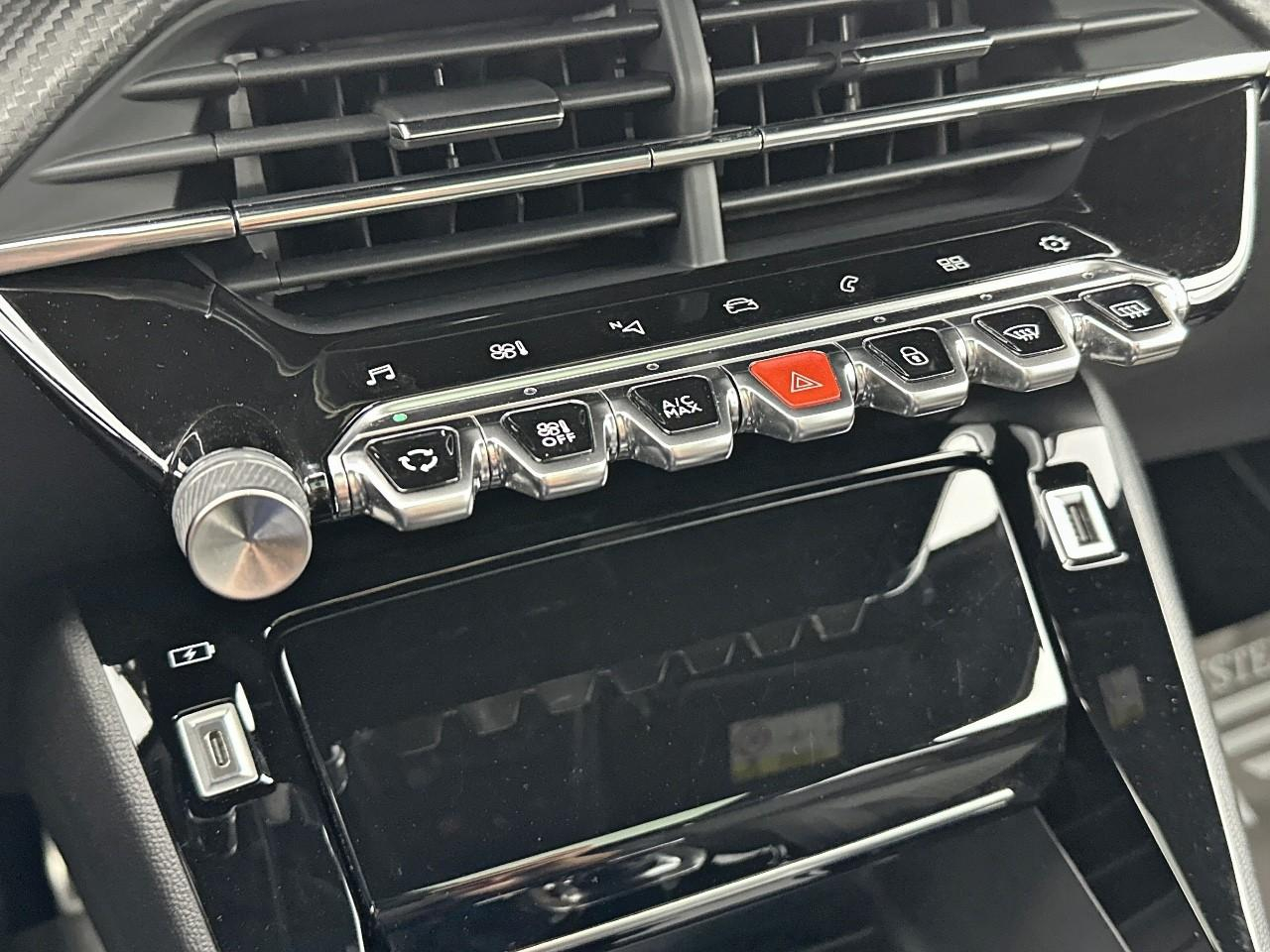 Peugeot 2008 puretech 130 s&s eat8 gt line — photo 28