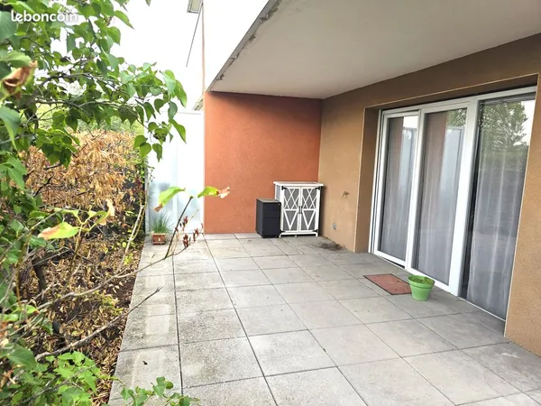 Appartement. T3 de 63m2, jardin privatif 35m2, garage sous-sol fermé 23m2