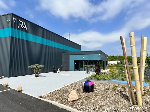 À LOUER - SHOWROOM + BUREAUX + ENTREPÔT 409 m² / ENTREPÔT 226 m² - CYSOING INNOVA'PARK
