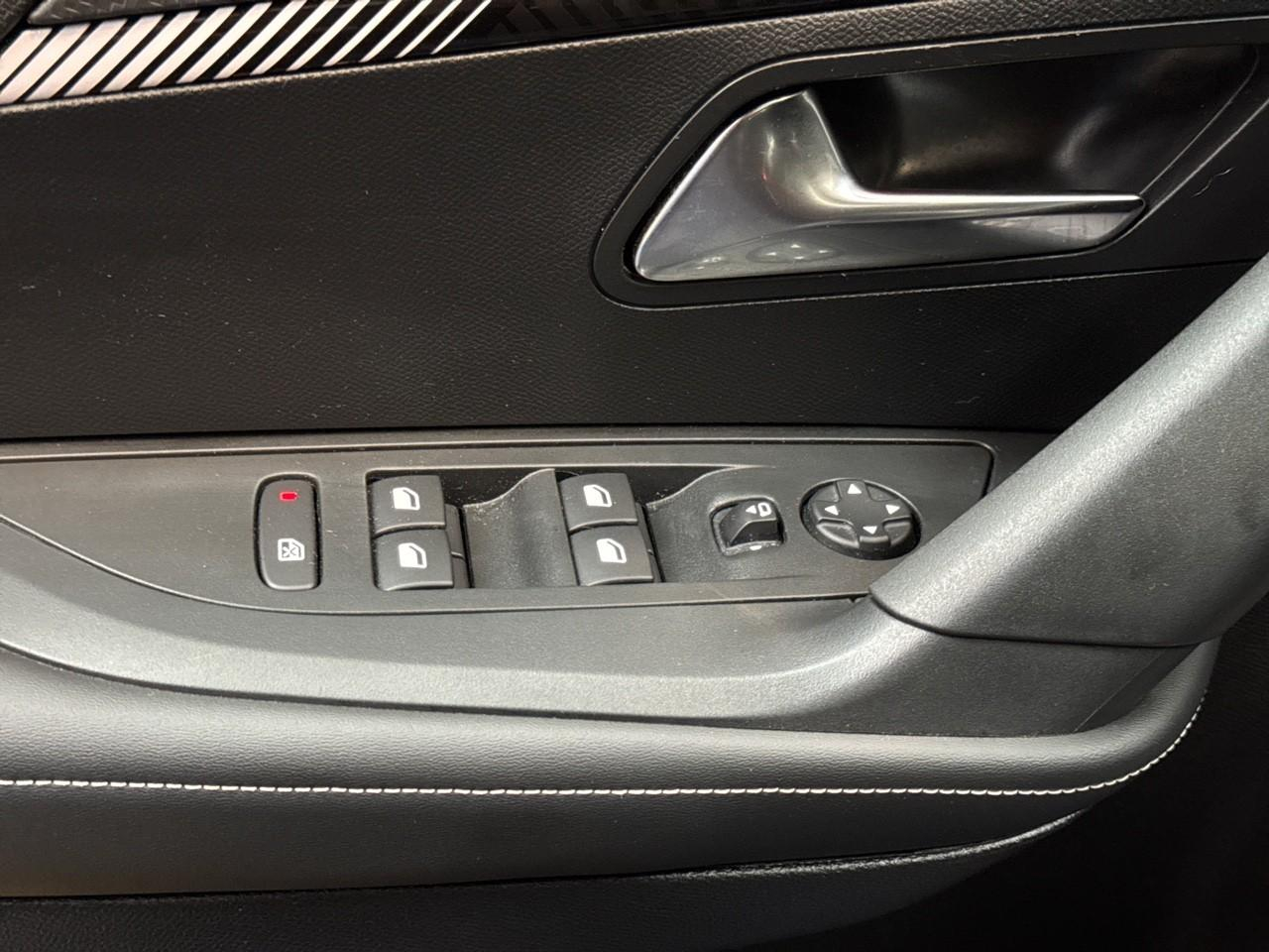 Peugeot 2008 1.2 puretech 130ch s&s allure eat8 — photo 16
