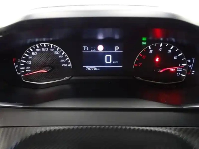 Peugeot 2008 1.2 puretech 130ch s&amp;s active business eat8 7cv — photo 9