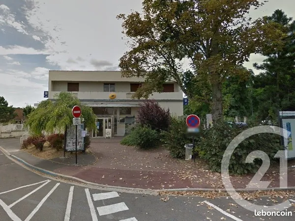Commerce 651 m²