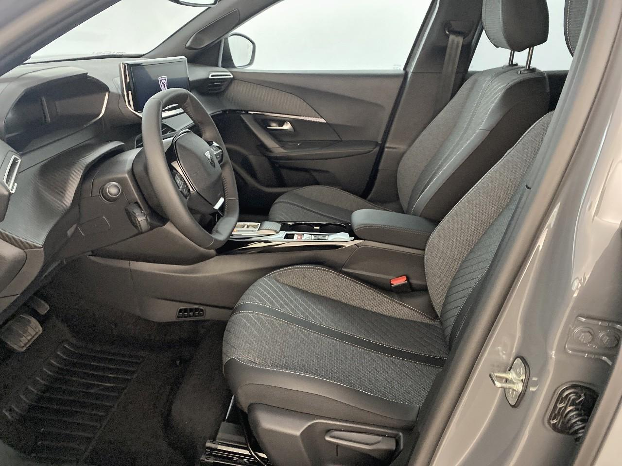 Peugeot 2008 hybrid 145 ch e-dcs6 allure — photo 9