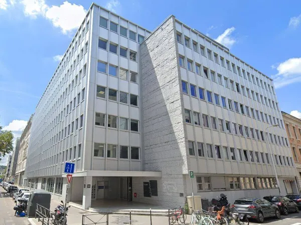 Bureau 1 pièce 256 m²
