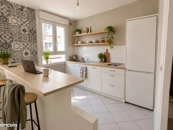 Duplex T3 lumineux au-dessus des facultés