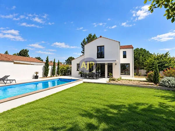 Maison 6 pièces 217 m²