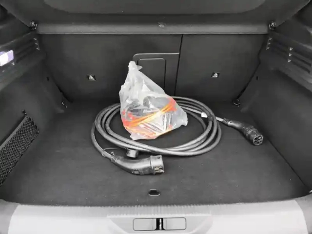 Peugeot 308 phev 180 e-eat8 allure pack — photo 8