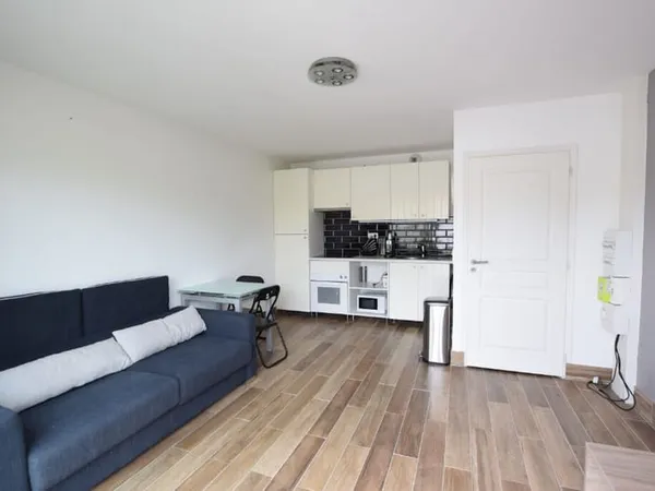 Beau studio MEUBLÉ avec terrasse et jardin privé
