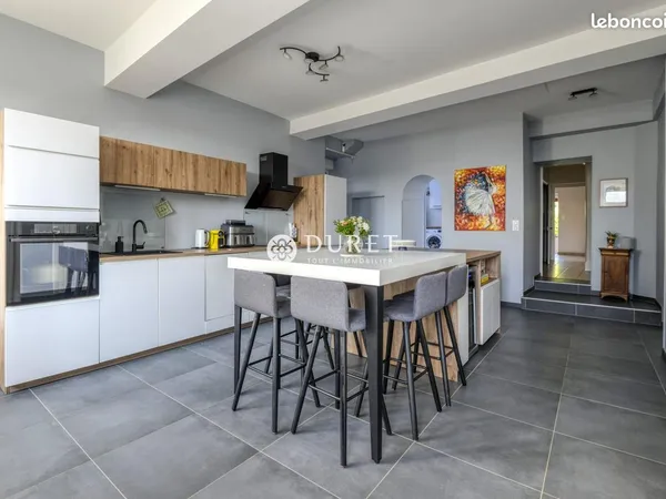 Maison 7 pièces 193 m²