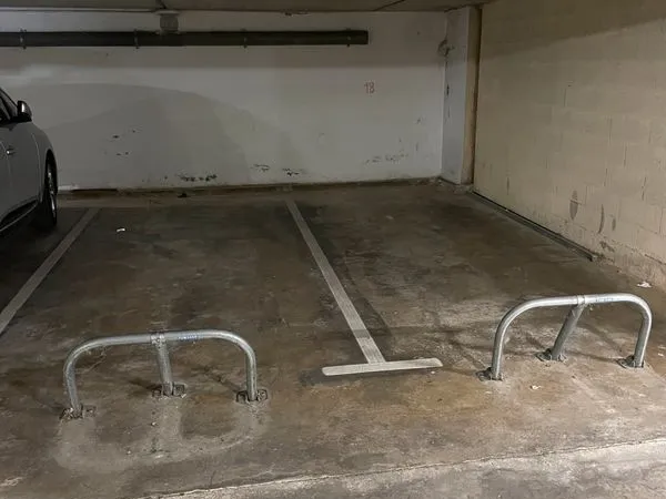 Place de parking centre-ville cavalier sur met