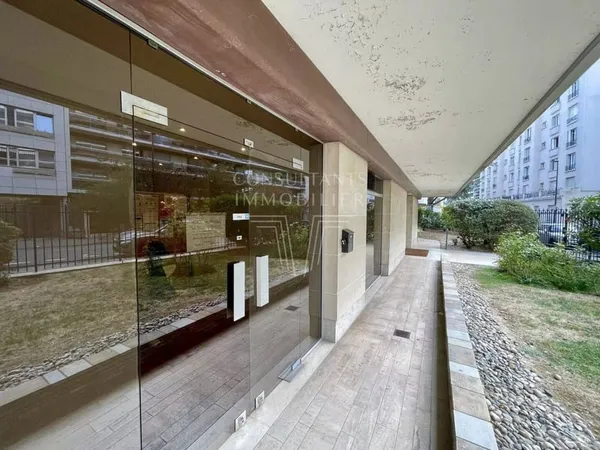Local professionnel 129 m²