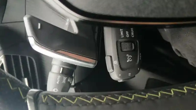 Peugeot 208 hybrid 110 e-dcs6 — photo 74