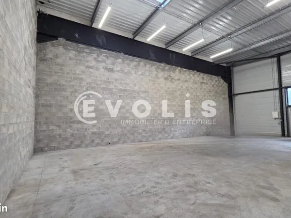 Local d'activité 148 m²