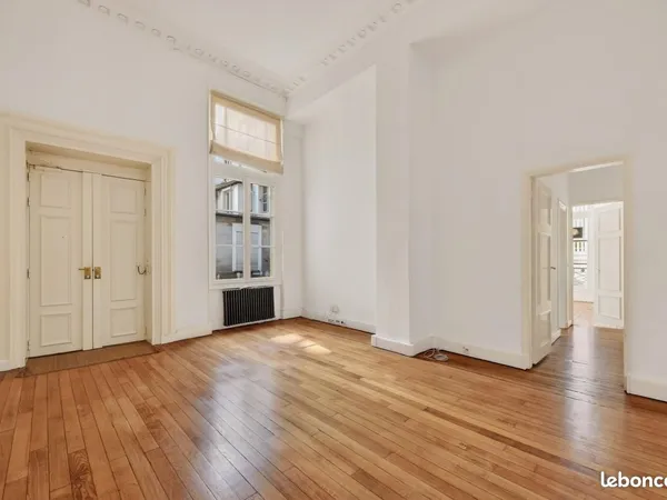 Bureau 196 m²