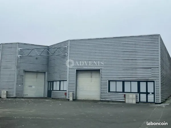 Local d'activité 320 m²