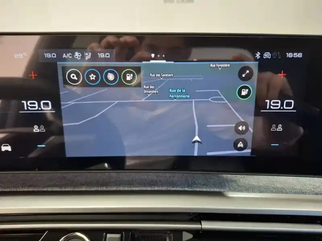 Peugeot 5008 electrique 210 ch 73 kwh — photo 10