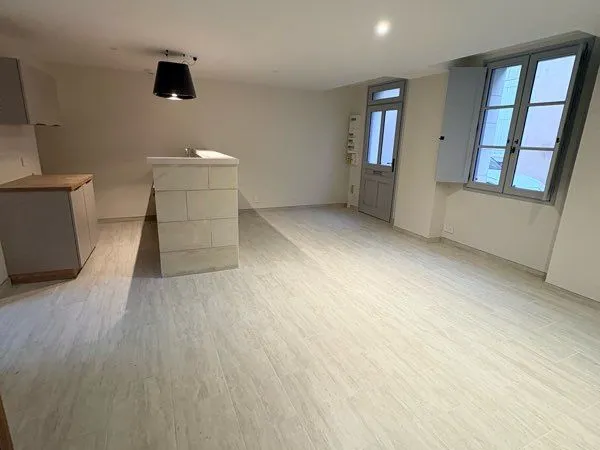 À louer - Appartement entièrement rénové à Loudun
