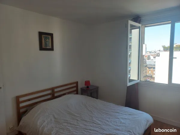 Grande chambre avec dressing en colocation