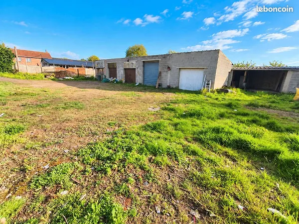 Entrepôt 1100 m² CRESPIN