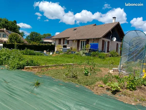 Maison agréable avec jardin à 15min de la frontière de