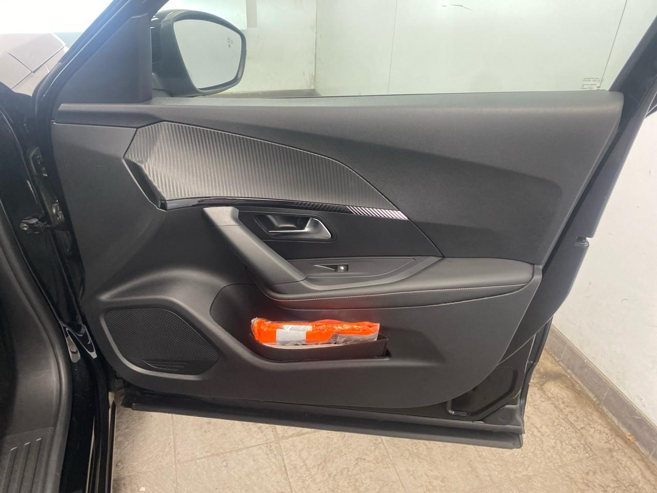 Peugeot 2008 hybrid 136 e-dcs6 allure — photo 26