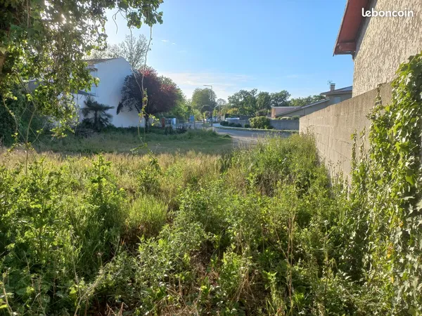 Beau terrain de 612 m²