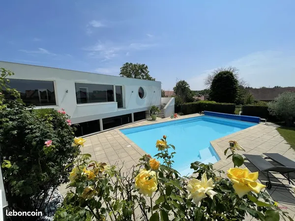 Maison 9 pièces 244 m²
