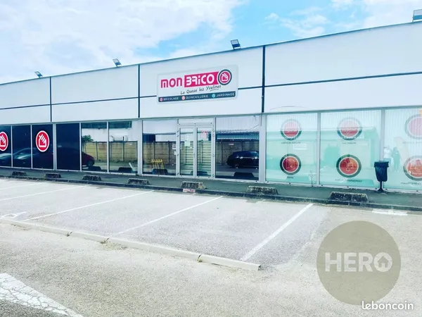 Local commercial 720 m² La Queue-les-Yvelines