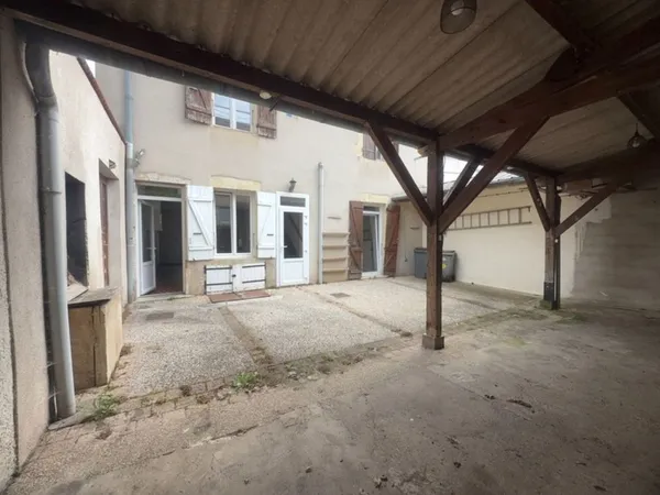 Maison en pierre de 160 m2 à rénover - Gray (70100)