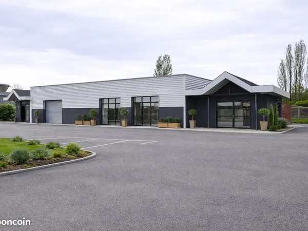 Local commercial / Bureaux 180 m²