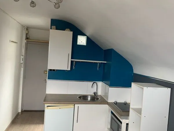 Studette à vendre