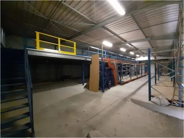 Local 1 pièce 580 m²
