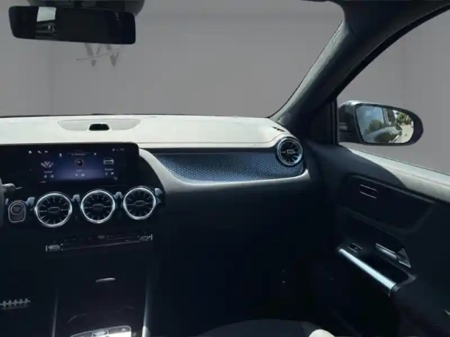 Mercedes Eqa 250+ — photo 15