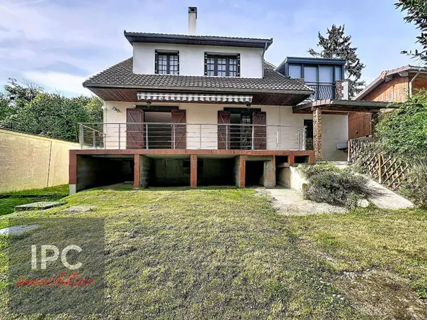 Maison 8 pièces 147 m²