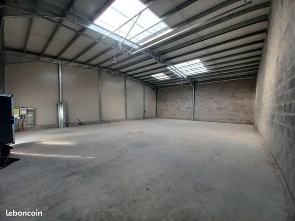 Local 830 m² LORIENT